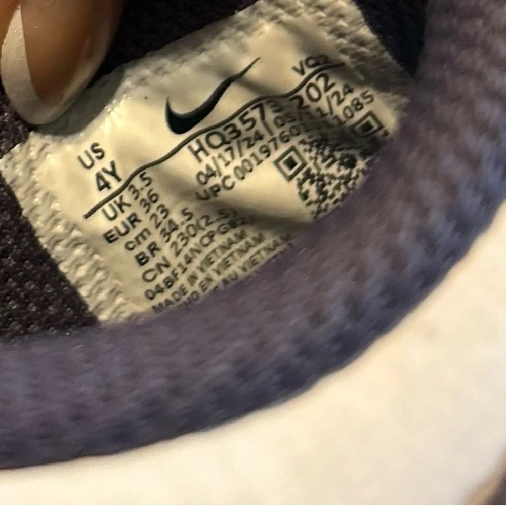 Youth Nike Dunk Low - Picture 8 of 8